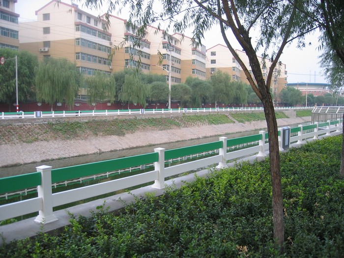 廣東護(hù)欄,東莞護(hù)欄,圍墻護(hù)欄,陽臺(tái)護(hù)欄,安全防護(hù)欄